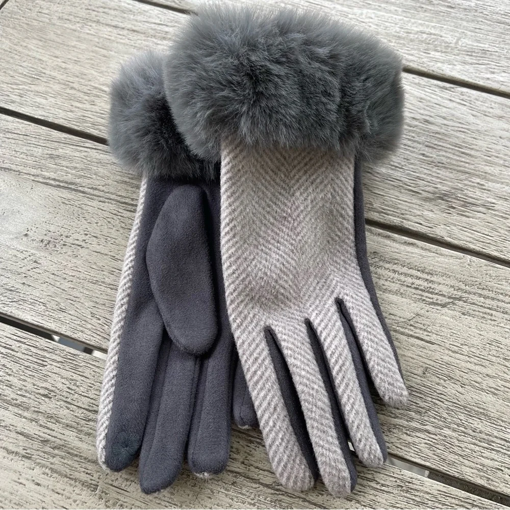 Charlie Paige Gray Fur-Trimmed Herringbone Technology Friendly Gloves NWT